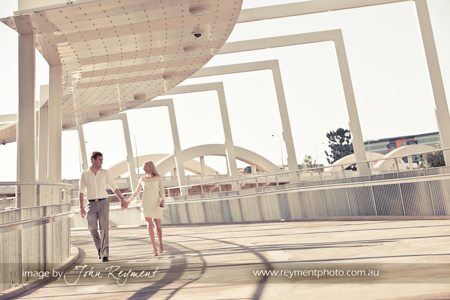 Bridget & Michael's engagement portrait at the Kurilpa Bridge by Brisbane wedding photographer John Reyment