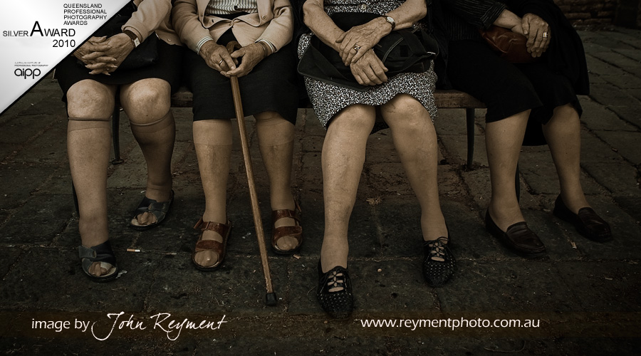 Ladies on a bench, Siena, Italy, by Brisbane wedding photographer, John Reyment